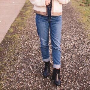 Medium wash American Eagle mom jeans